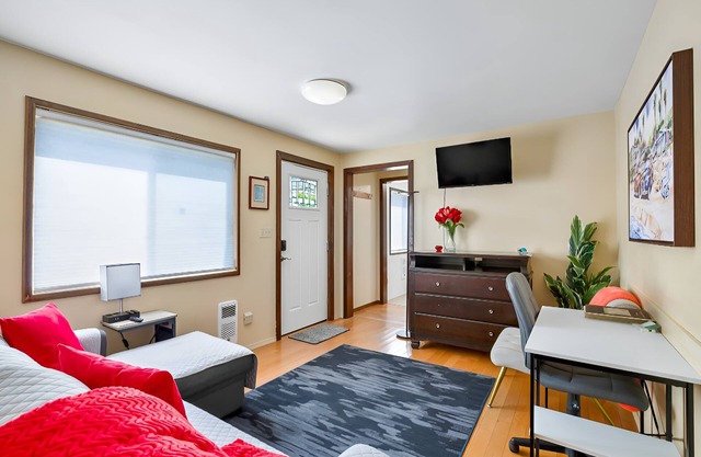 Full Apt with large kitchen across the street from the beach.