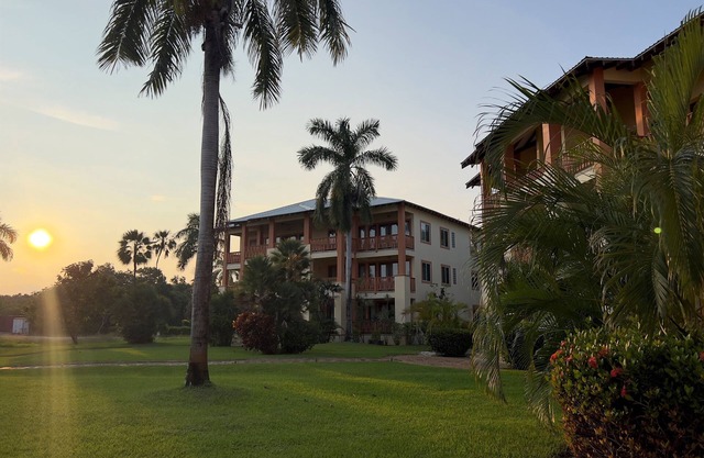 Full Floor 4 Bed Penthouse-Beachfront-10 Guests