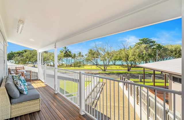 Full House, Unit 1 Anna & Unit 2 Barry at Beachside Mackay at Lamberts Beach, AU