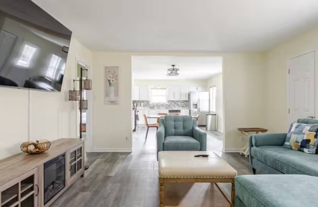 ♡Full Kitchen♡King♡Smart TV♡W/D♡Parking♡1000Mbps