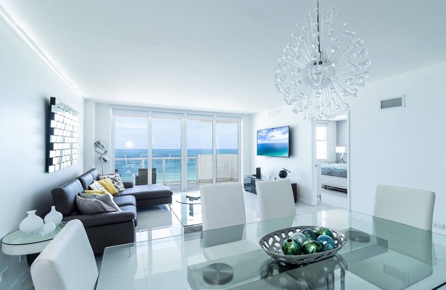 FULL OCEAN FRONT UNIT ON THE OCEAN