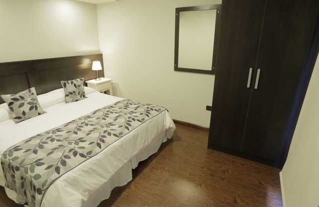 Fully equipped 1 bedroom apartment.