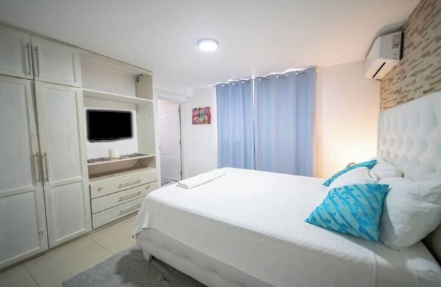 Fully Equipped New 3BR APT->DT->2Mins to the Beach