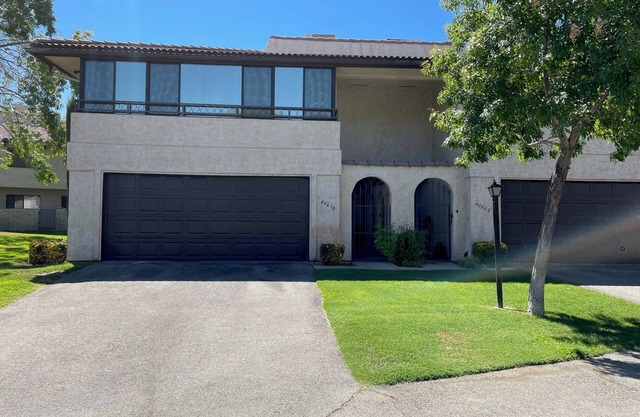 Fully Furnished, 3 King Bedrooms, Townhouse on Bluebird Lane, Palmdale