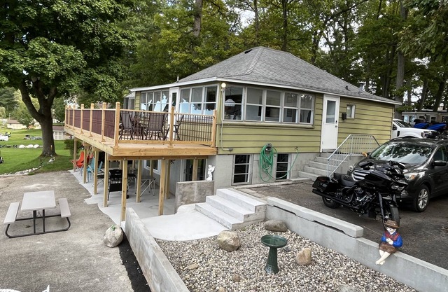 Fully furnished cabin overlooking scenic Wabasis Lake