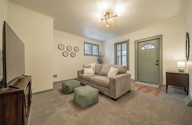 Fully Furnished Cozy Home with Fenced Yard in a Peaceful Neighborhood