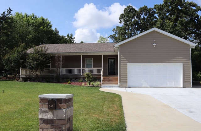 Fully Furnished home in Rolla with country charm