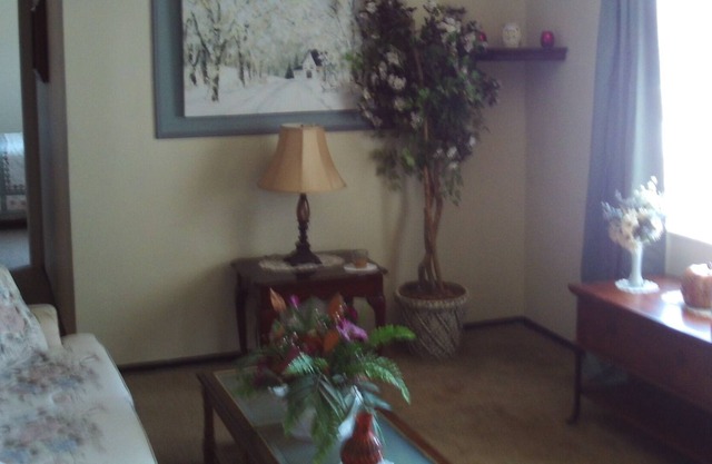 Fully Furnished Warm Florida Retreat Quiet Home away from Home