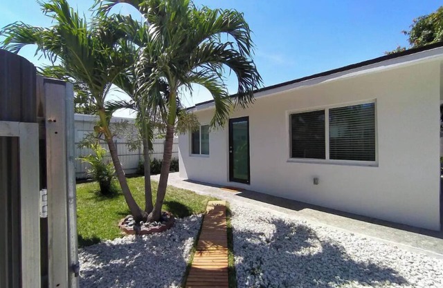 Fully renovated and 5 min away from Miami Airport
