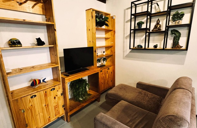 Fully renovated guest house with private access - just 3 blocks from the BEACH