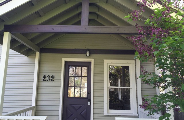 Fully Renovated Old Town Cottage Close to Downtown, City Park, and University