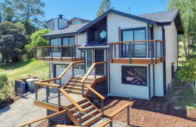 Fully Renovated with Views of the Mountains and Spa!