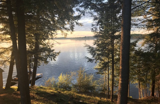 Fully Updated 4 Bedroom Waterfront Cabin!