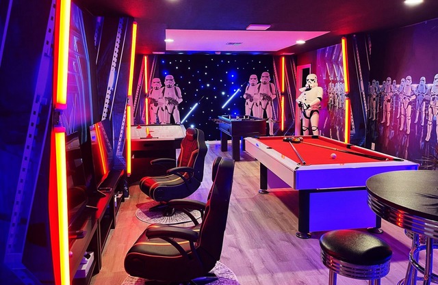 FUN! 2 Theaters-2 Game Rooms-Themed BRs-Pool/Spa