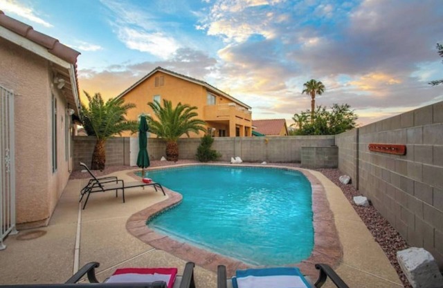 Fun 5BD Home w/Gated Pool, Billiard Room, Games!