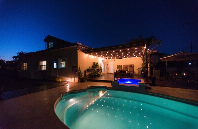 Fun Family Home! *Private pool, Walk to the Beach *