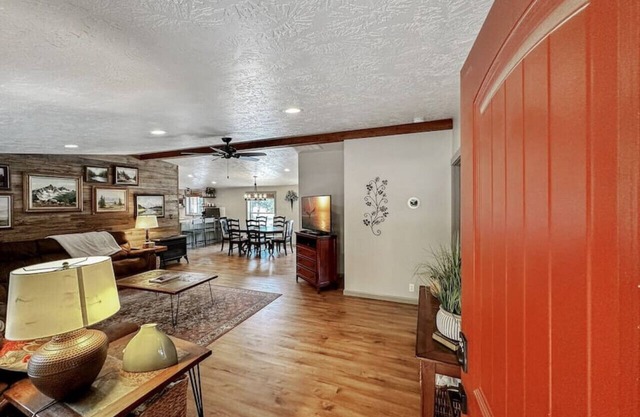 Fun Modern Cabin Near Clear Creek Station