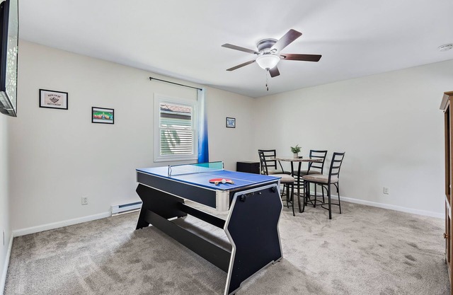 Fun, Spacious, NO STAIRS, Garage, WIFI, Sleeps 8max – Ideal for Families & Crews