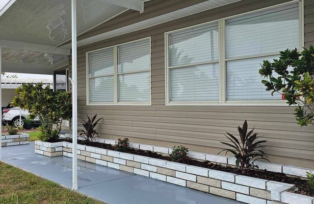 Furnished and Updated 2 bed 2 baths in Colony Cove, Ellenton, FL