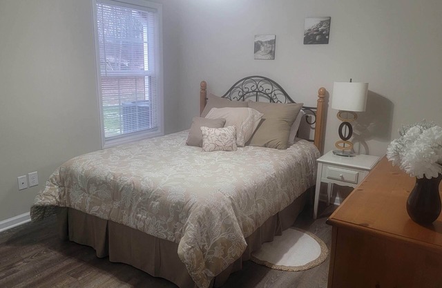 FURNISHED Corporate Apartment - 5 min to I85 and Hwy 29. Travelers Haven