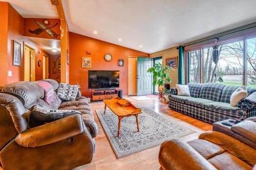 Furnished Deck with Forested Views Manawa Home!