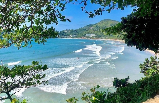 Furnished studio, with swimming pool, near Martim de Sá beach.