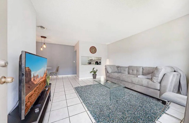 Fuseball & Games - 2 BD/2 BTH Condo Miami!