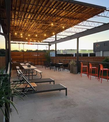 Fyrebird Place - Industrial Loft with Pavilion & Yard