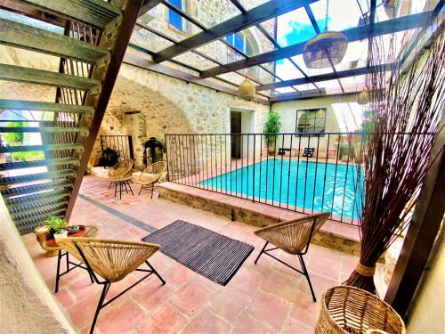 Gîte de groupe 18p-9ch OU 3 gîtes indépendants 6p-3ch - PATIO et PISCINE INTERIEURE CHAUFFEE TOUTE L'ANNEE