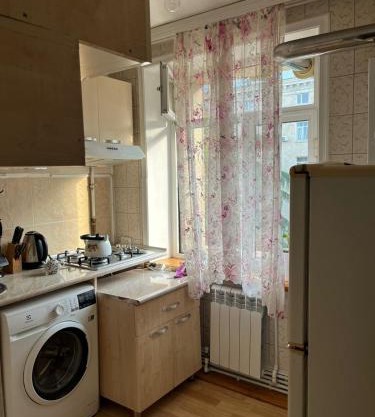 Gəncədə 2 otaqlı təmirli və əşyalı mənzil