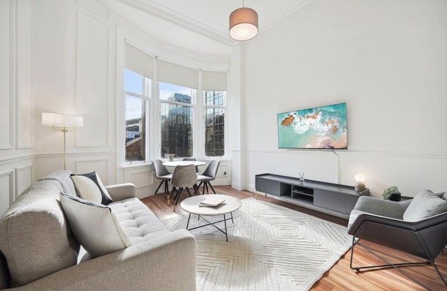 (G2) Central 1 Bed Blythswood Flat