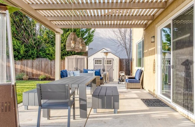 G2G - Luxurious Oasis w/ FULL GYM outside the city