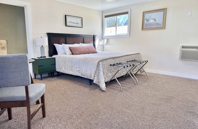 Gallagher's Travels Room Eleven (King)