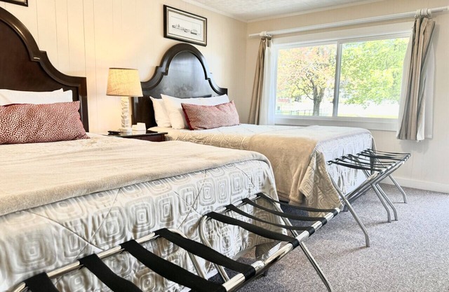 Gallagher's Travels Room 3 (Double Queen)