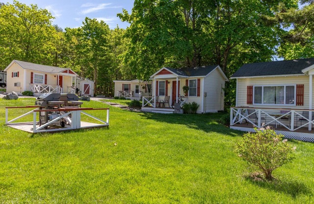 Gallagher's Travels Cabin Four (Two Bedroom)