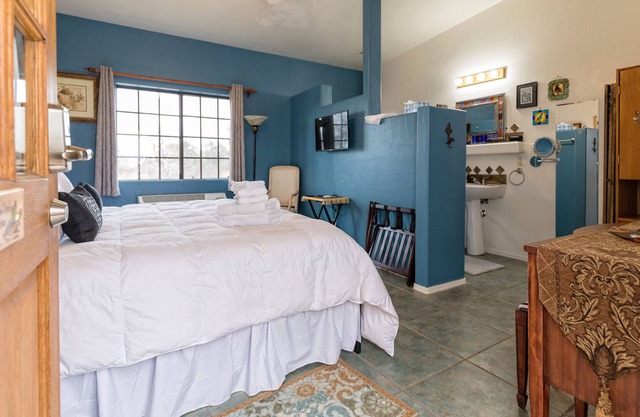 Gambel Quail Room in quaint, well established country inn on 14 forested acres.