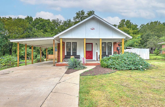 Game Day Getaway: Pet-Friendly Razorback Stay