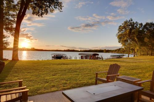 Game Room and Views Family Retreat on Silver Lake
