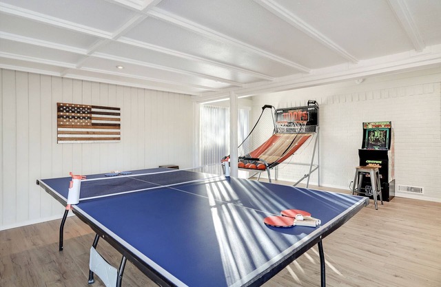 Game Room - Mountain Views - King Bed - near Golf Course - Intel - Rust Medical