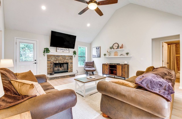 Game Room & Peaceful Deck: Dacula Family Home