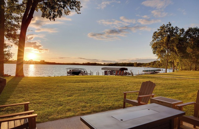 Game Room + Views: Family Retreat on Silver Lake