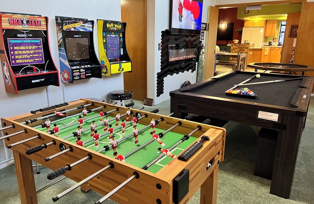 Gamer's Paradise. Adventure Arcade. Family fun. nCentral AC/Netflix