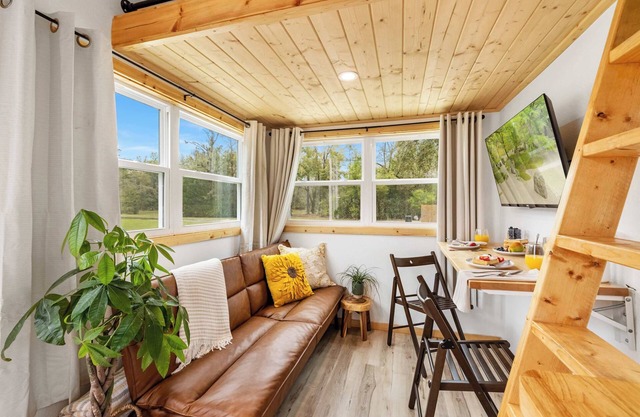 Ganesh Tiny Home at Ichetucknee Springs