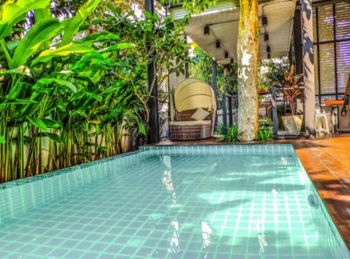 Garden and pool Villa bangkok