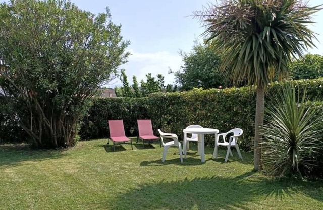 Garden apartment, near center and beach