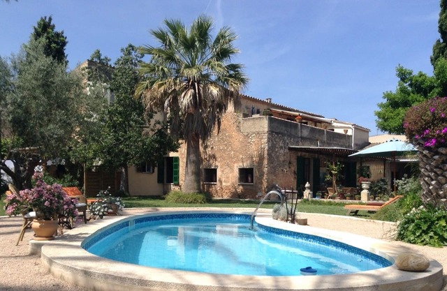 Garden apartment with its own terrace in a historic mansion