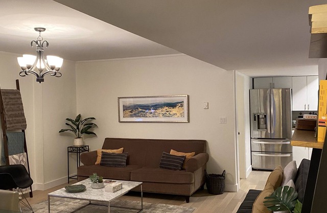 Garden level 2 bedroom across from beautiful park area