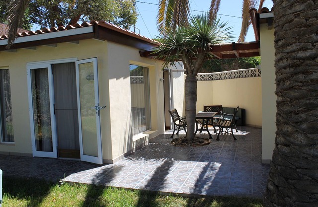 Garden studio with pool and sea view
