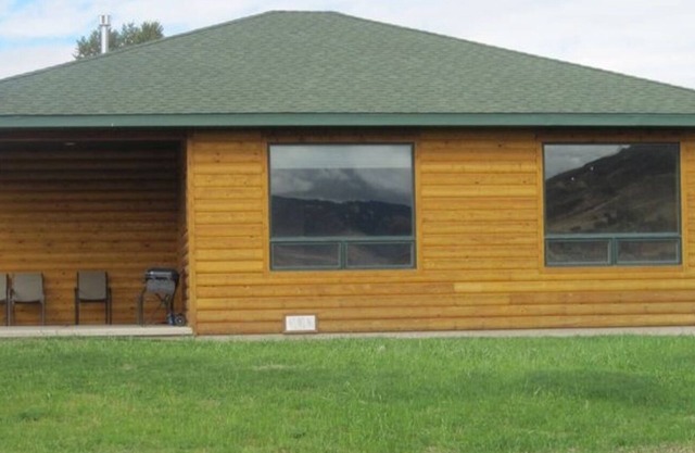 Gardiner Cabin by Yellowstone Park/Dates Open