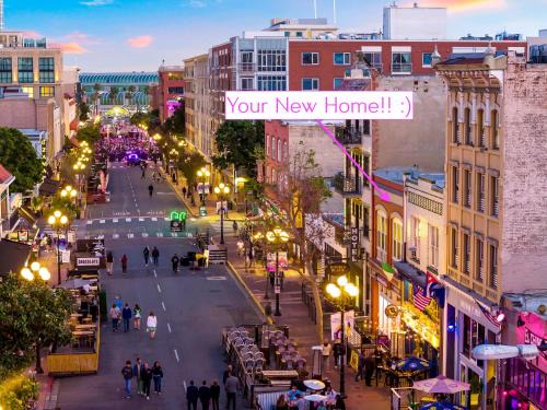 Gaslamp 2BR Upscale Queen Beds with Smart TV